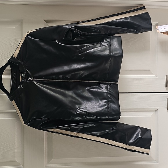 NWT Democracy Faux Leather Biker Jacket Zip Closure & Pockets Large Black/Cream - Picture 4 of 15